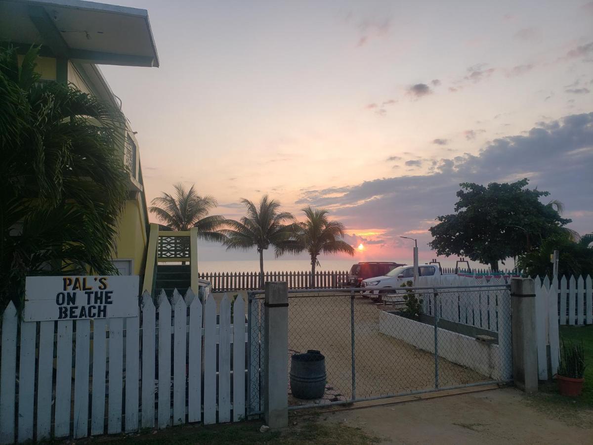 Pal'S On The Beach - Dangriga, Belize Exteriör bild